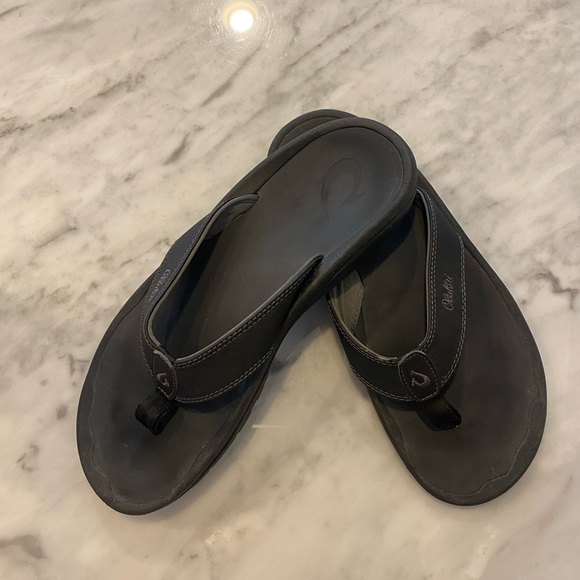 OluKai Dark Charcoal “dark shadow”Leather Thong Sandals, size 10 main image 5
